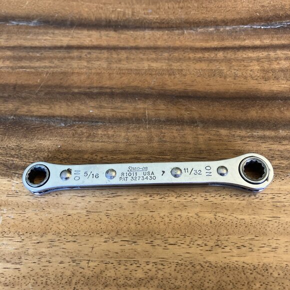 Snap-On R1011 USA 5/16” & 11/32” Ratcheting Box End Wrench 12 Point - Picture 1 of 7